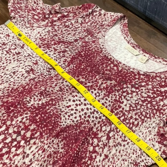 LOGO Printed Top w/Sharkbite Hem, EUC - Picture 5 of 9